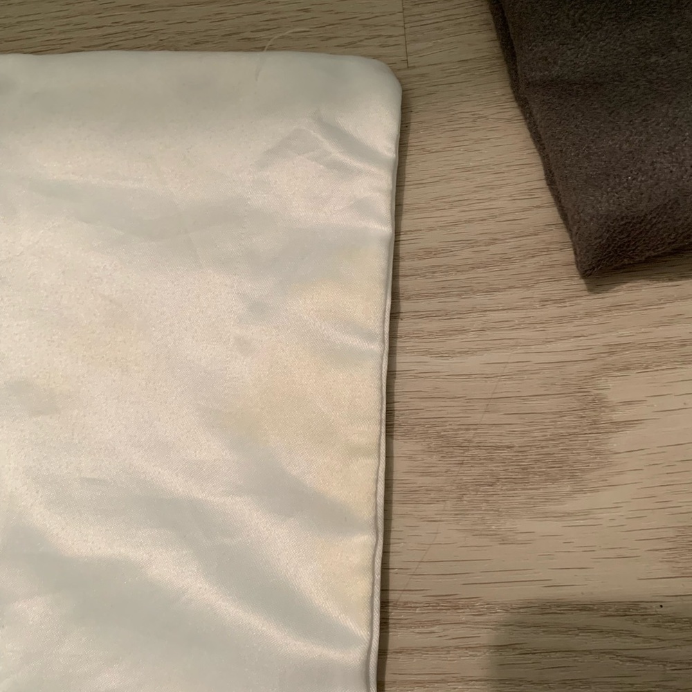 Gucci White Dust Bag with Black Logo - Picture 5 of 7